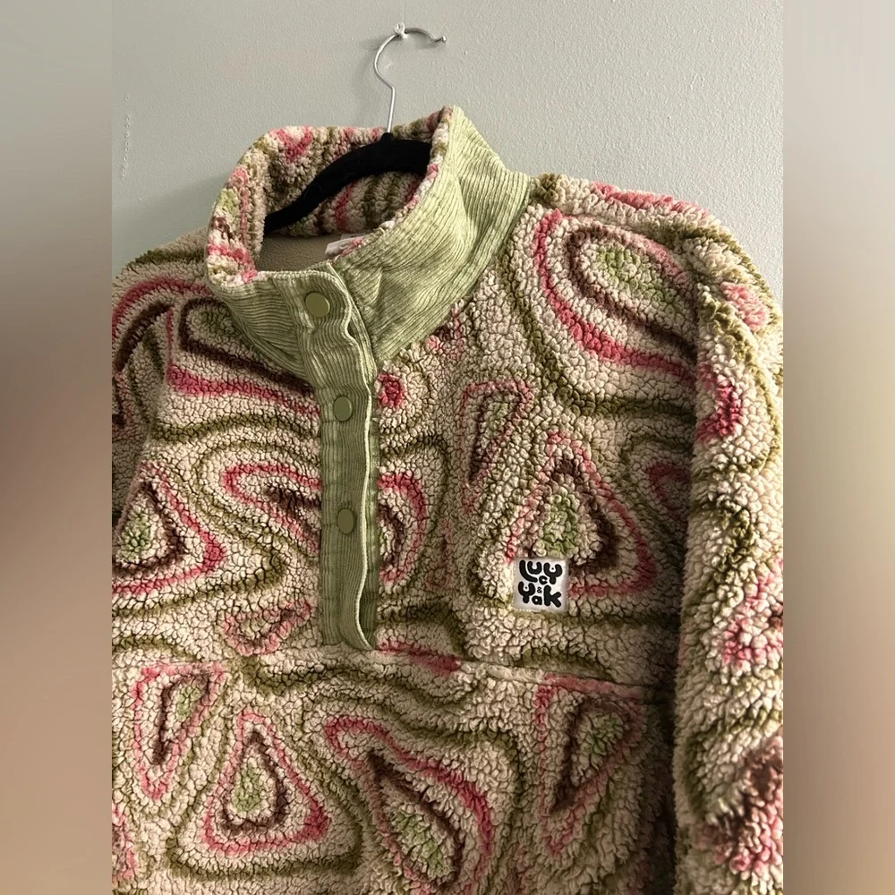 Lucy & Yak Borg Fleece in the Yosemite print - Picture 5 of 12